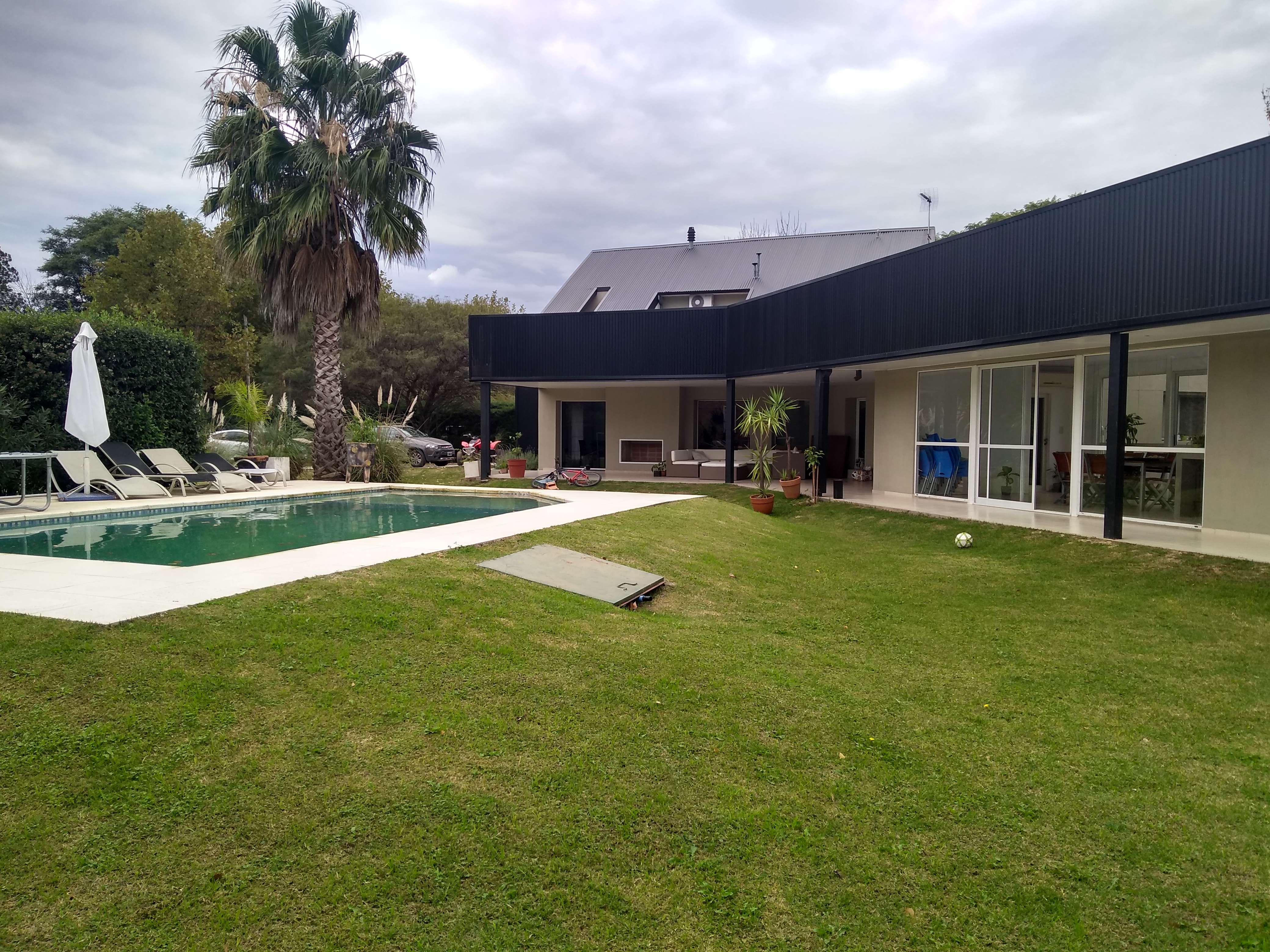 VENTA CASA COUNTRY FORTIN DEL POZO - ZONA SUR - 3 DORMITORIOS PILETA