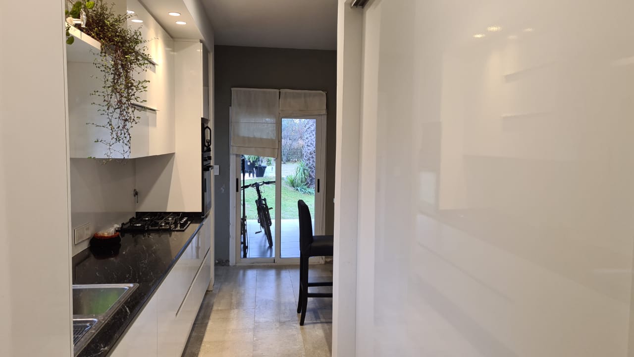 VENTA CASA COUNTRY FORTIN DEL POZO - ZONA SUR - 3 DORMITORIOS PILETA