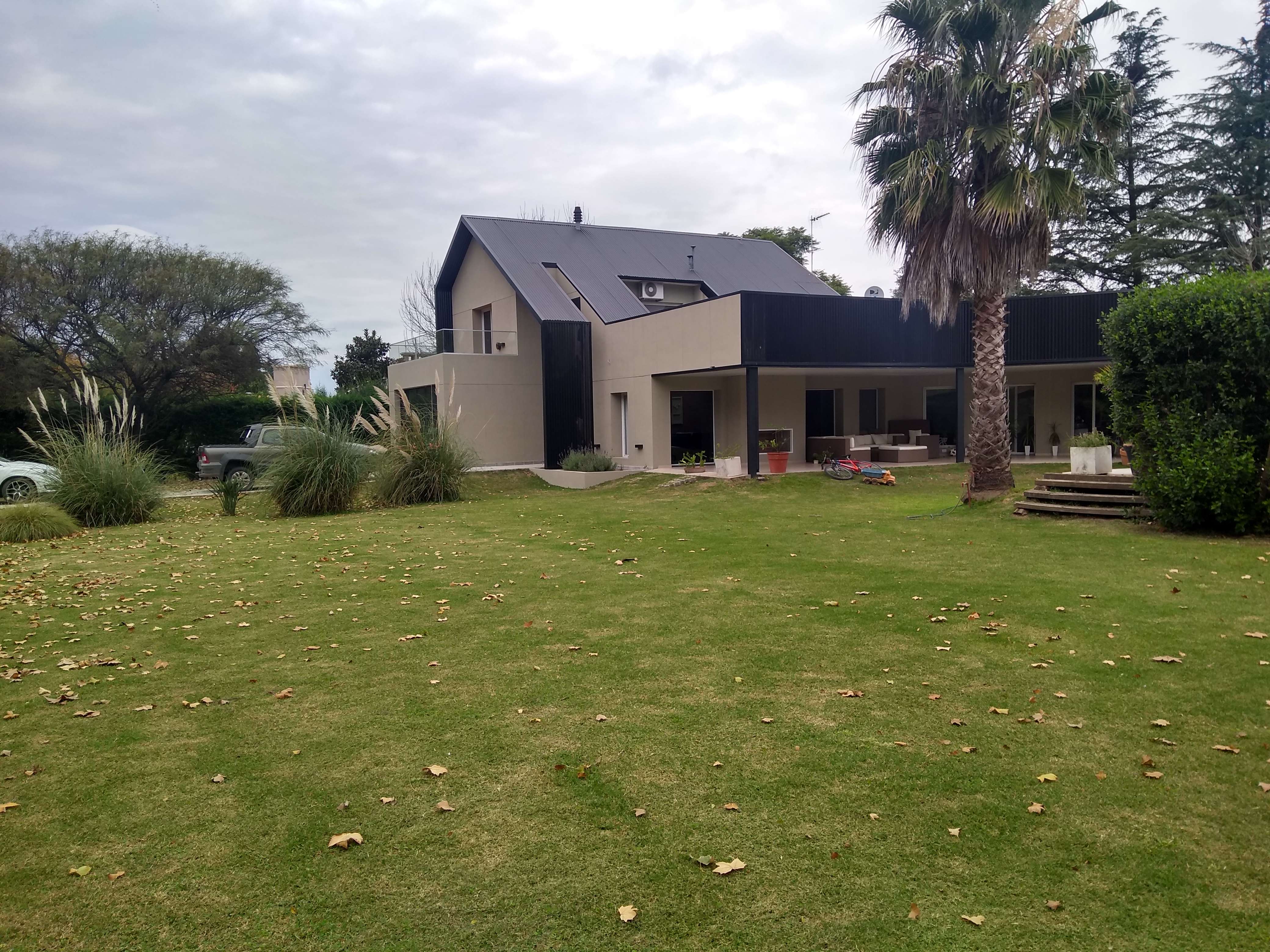 VENTA CASA COUNTRY FORTIN DEL POZO - ZONA SUR - 3 DORMITORIOS PILETA