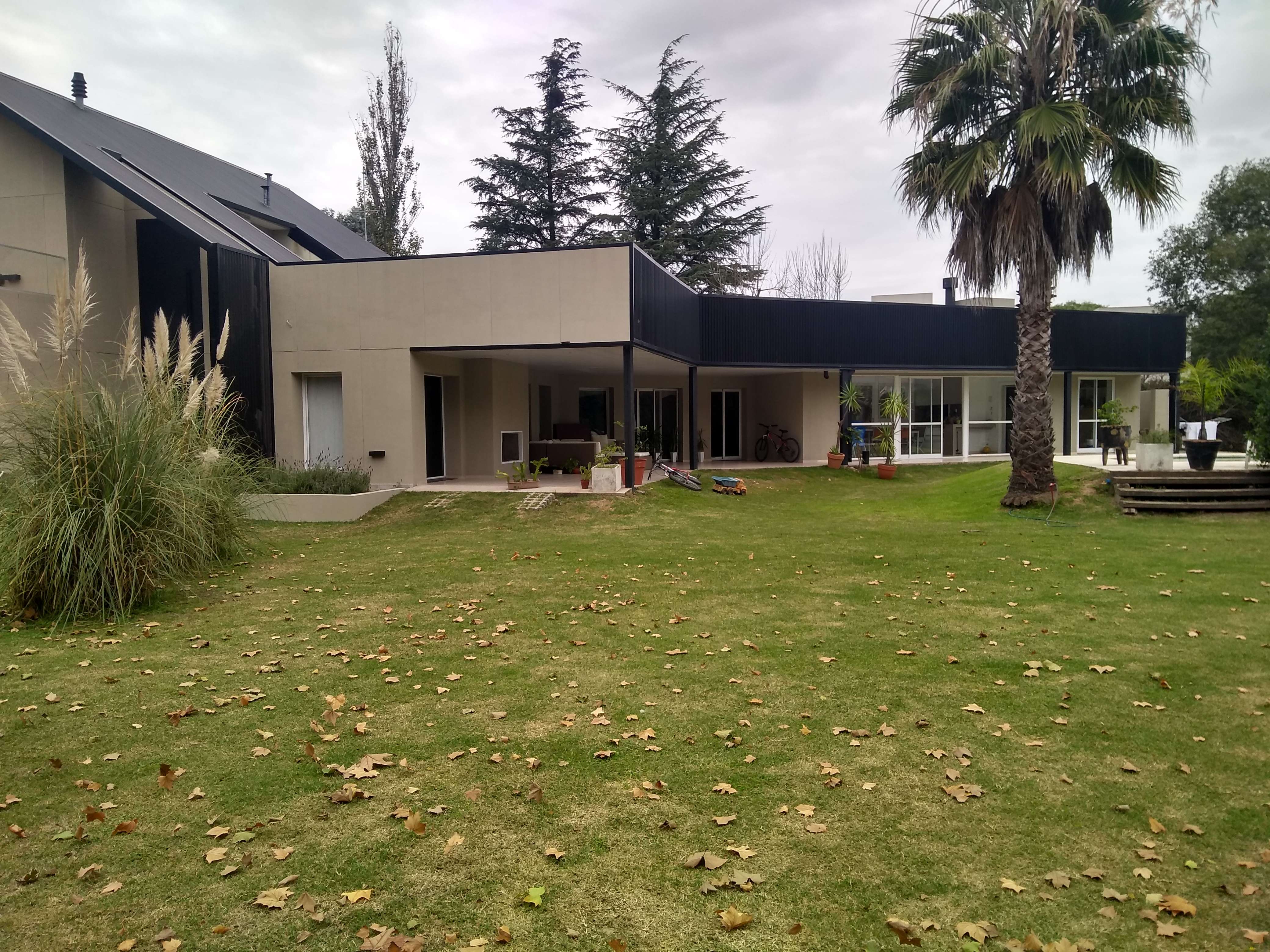 VENTA CASA COUNTRY FORTIN DEL POZO - ZONA SUR - 3 DORMITORIOS PILETA