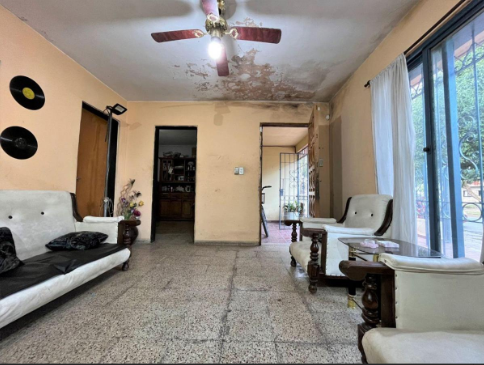 Casa en Venta! OPORTUNIDAD INVERSIONISTAS! Se recibe vehículo-escuchamos ofertas!