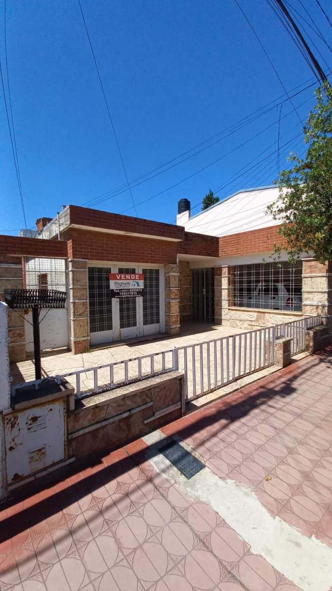 VENTA CASA 2 DORMITORIOS MAS DEPARTAMENTO BARRIO CIUDADELA A METROS DE VELEZ SARSFIELD