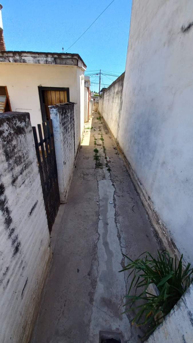 VENTA CASA 2 DORMITORIOS MAS DEPARTAMENTO BARRIO CIUDADELA A METROS DE VELEZ SARSFIELD