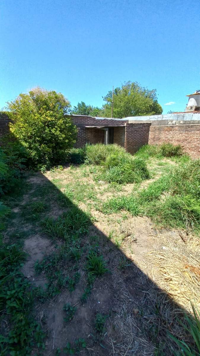 VENTA CASA 2 DORMITORIOS MAS DEPARTAMENTO BARRIO CIUDADELA A METROS DE VELEZ SARSFIELD