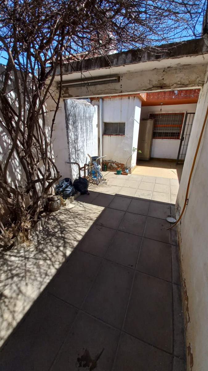 VENTA CASA 2 DORMITORIOS MAS DEPARTAMENTO BARRIO CIUDADELA A METROS DE VELEZ SARSFIELD