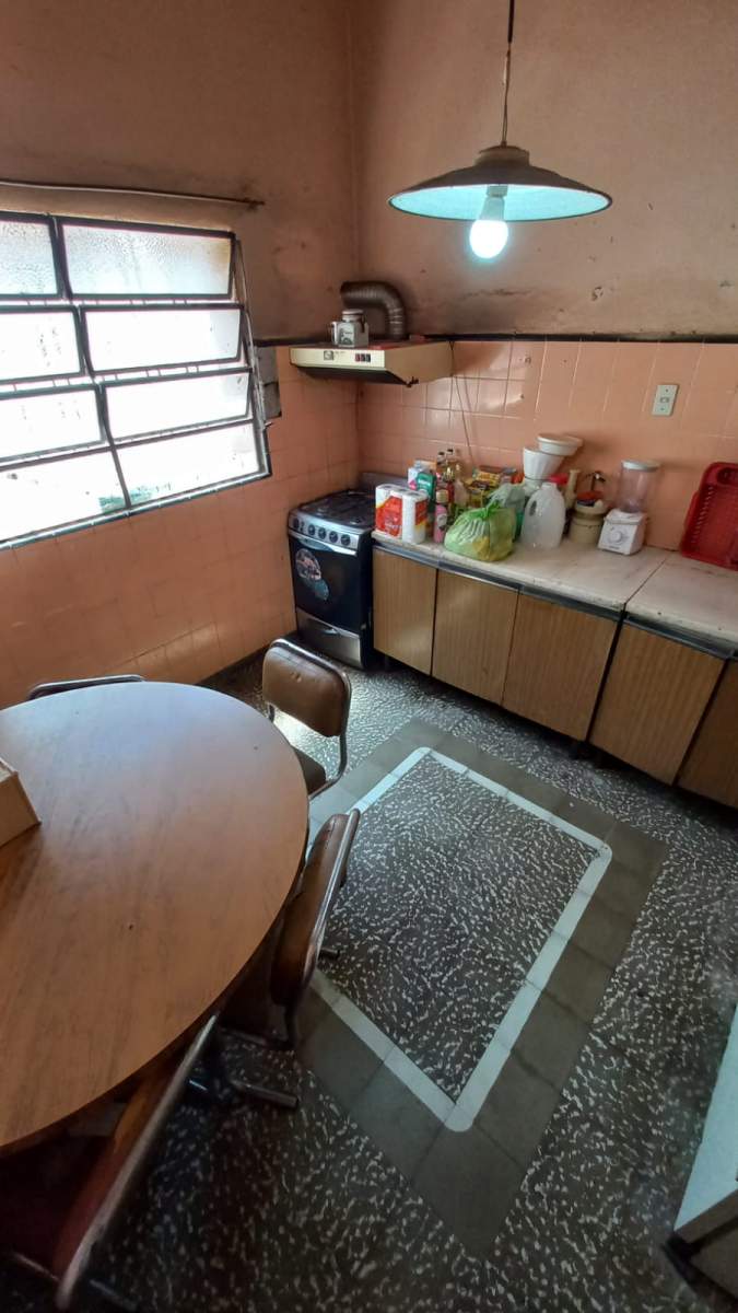 VENTA CASA 2 DORMITORIOS MAS DEPARTAMENTO BARRIO CIUDADELA A METROS DE VELEZ SARSFIELD