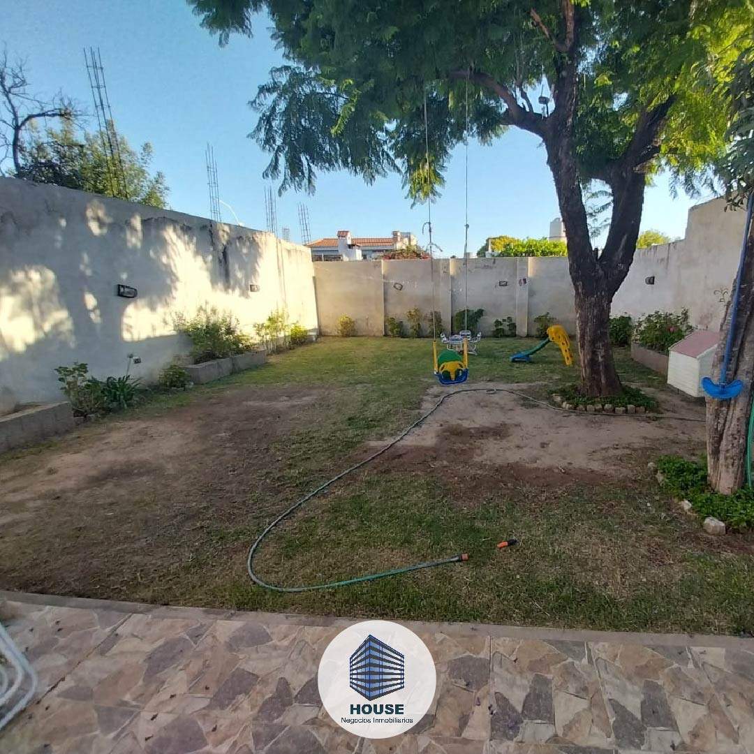 CASA EN VENTA BARRIO JARDIN  APTA PARA CRÉDITO 3 DORM