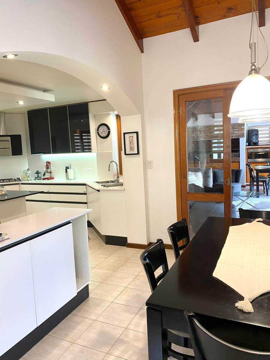 Casa PREMIUM Jockey club Frente al Golf con 4 dorm y piscina