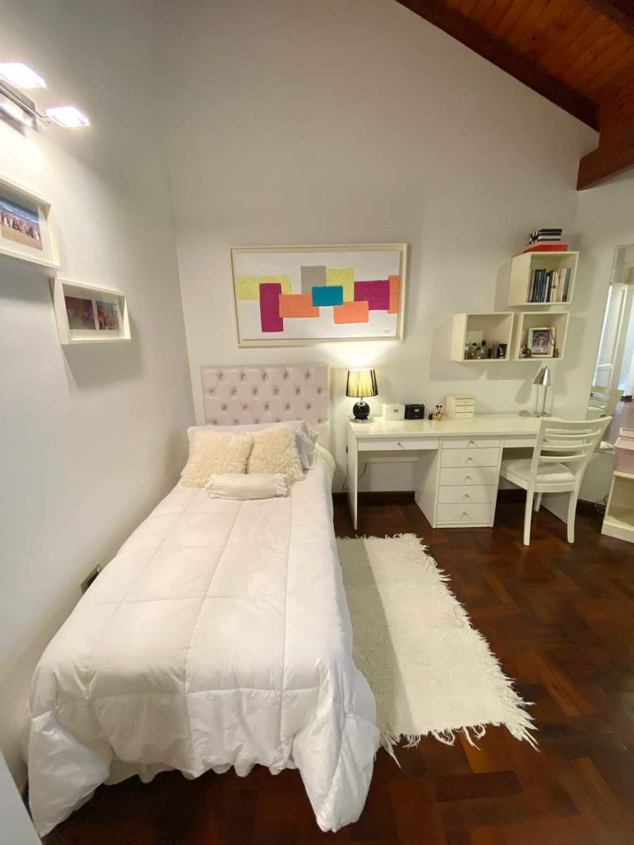 Casa PREMIUM Jockey club Frente al Golf con 4 dorm y piscina