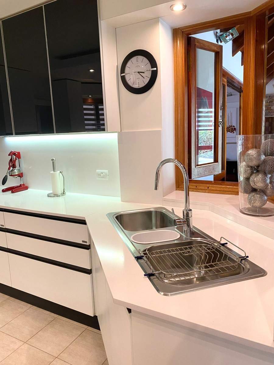 Casa PREMIUM Jockey club Frente al Golf con 4 dorm y piscina