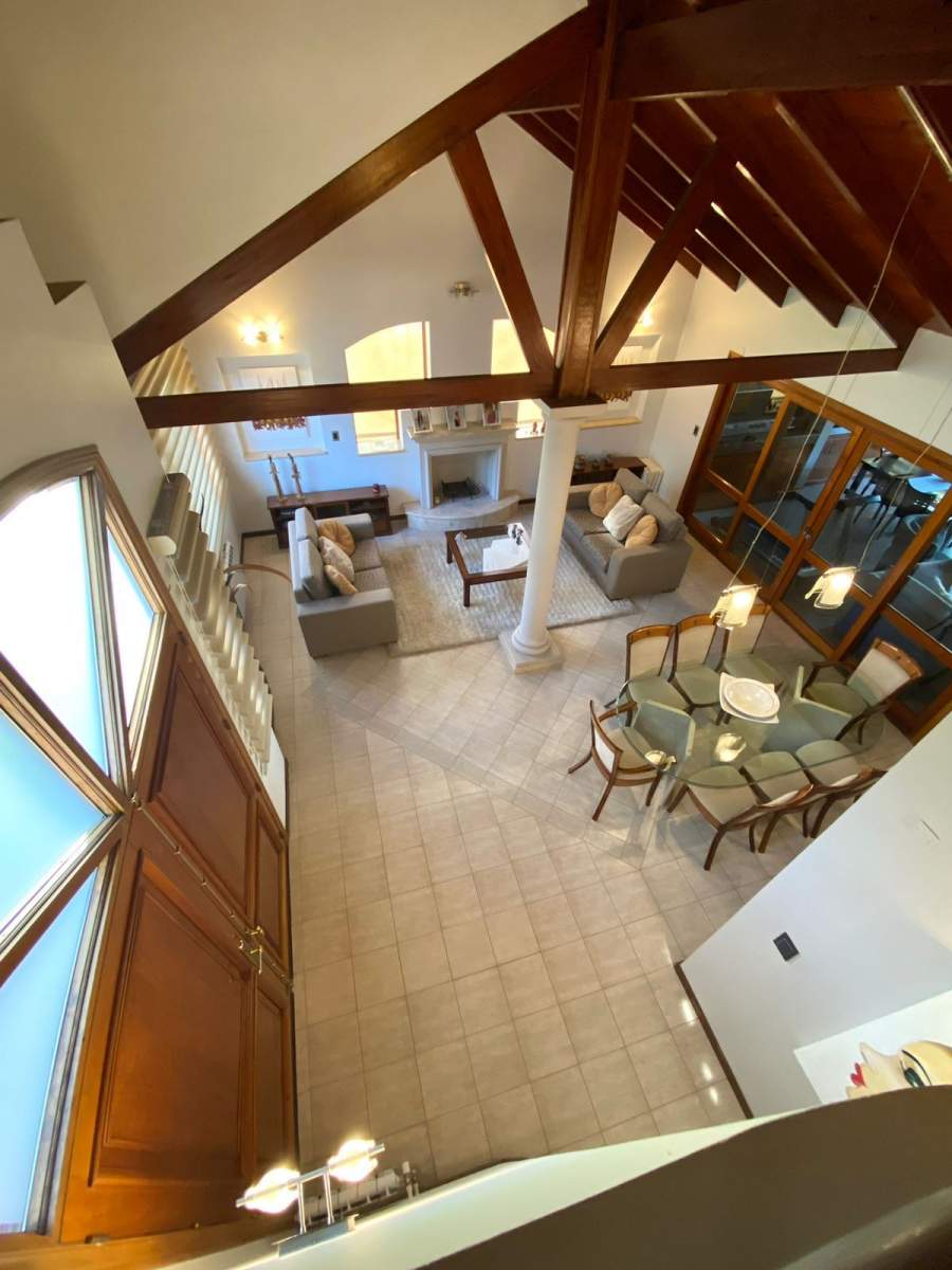 Casa PREMIUM Jockey club Frente al Golf con 4 dorm y piscina