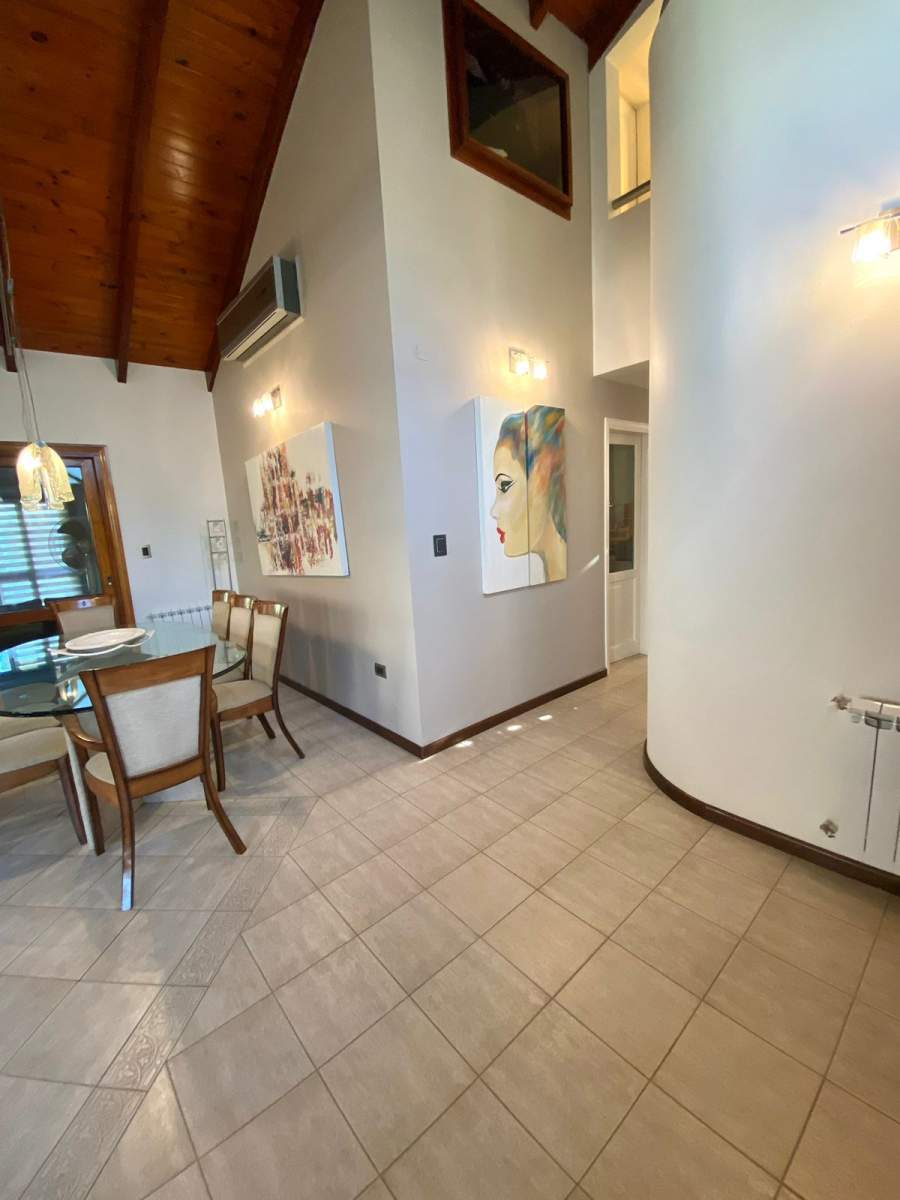 Casa PREMIUM Jockey club Frente al Golf con 4 dorm y piscina