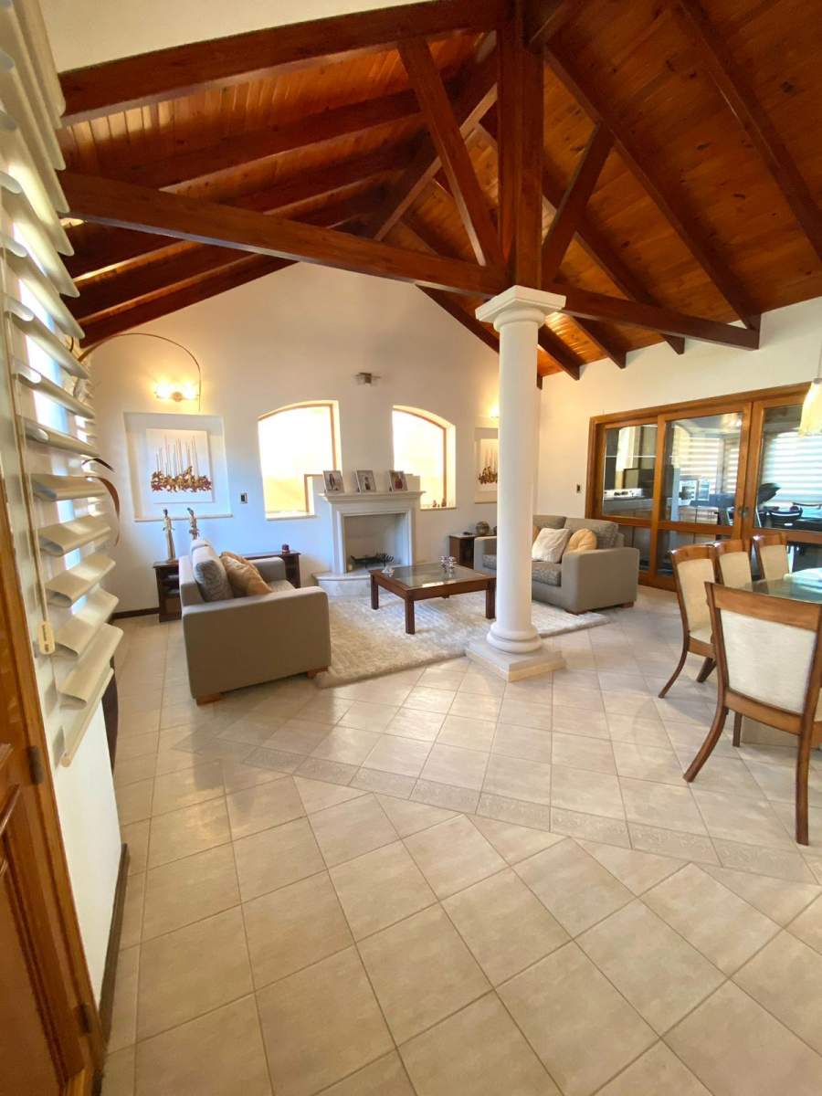 Casa PREMIUM Jockey club Frente al Golf con 4 dorm y piscina