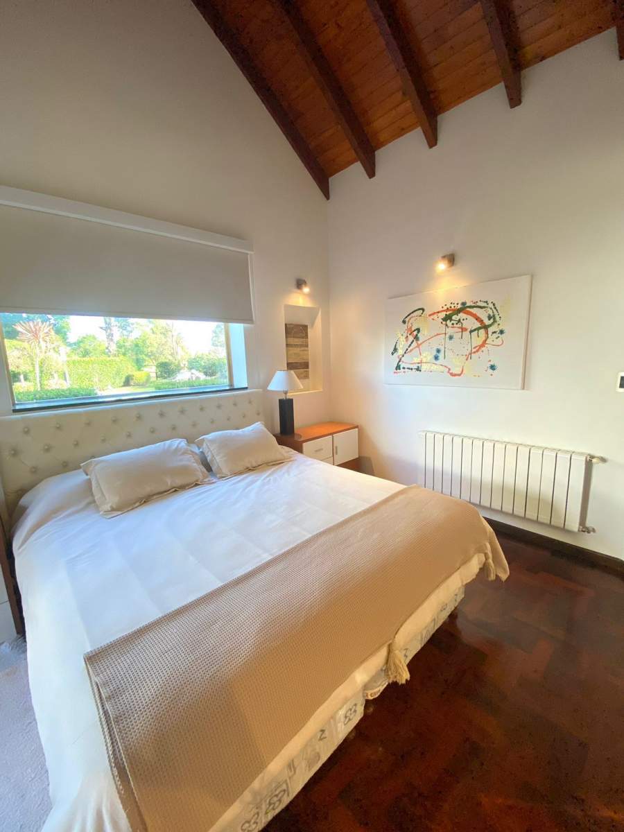 Casa PREMIUM Jockey club Frente al Golf con 4 dorm y piscina