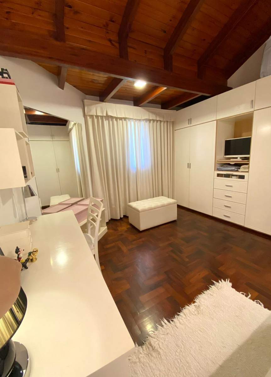 Casa PREMIUM Jockey club Frente al Golf con 4 dorm y piscina