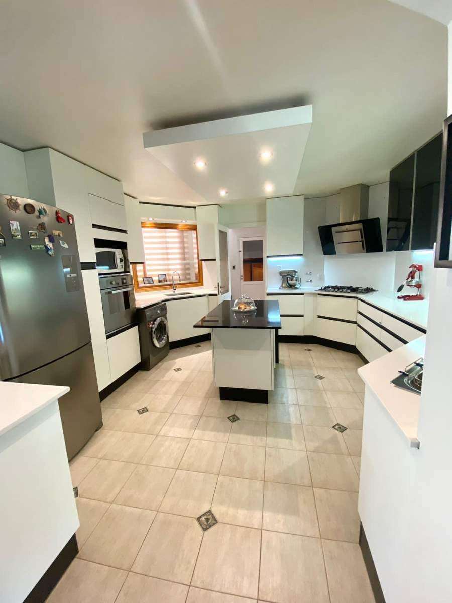 Casa PREMIUM Jockey club Frente al Golf con 4 dorm y piscina