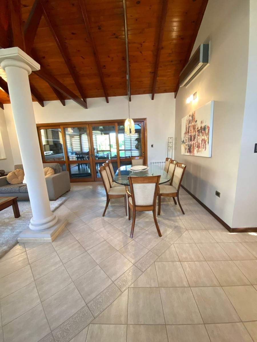 Casa PREMIUM Jockey club Frente al Golf con 4 dorm y piscina