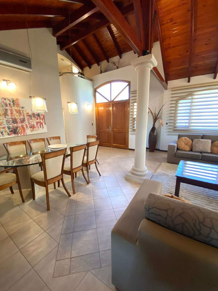 Casa PREMIUM Jockey club Frente al Golf con 4 dorm y piscina