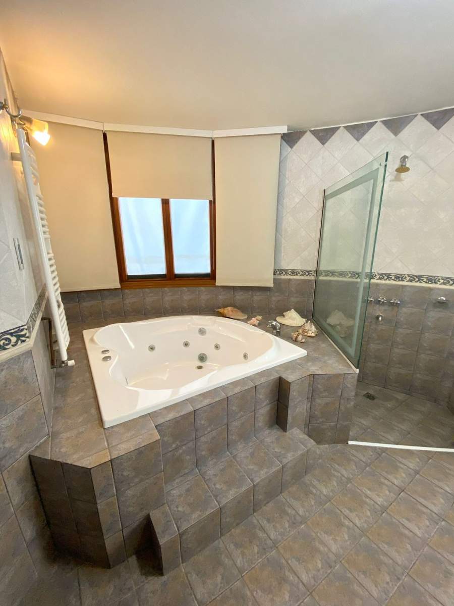 Casa PREMIUM Jockey club Frente al Golf con 4 dorm y piscina