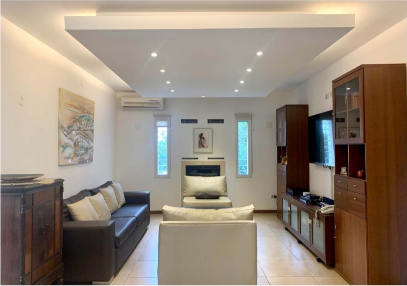 CASA EN VENTA COUNTRY LA SANTINA 4 DORMITORIOS