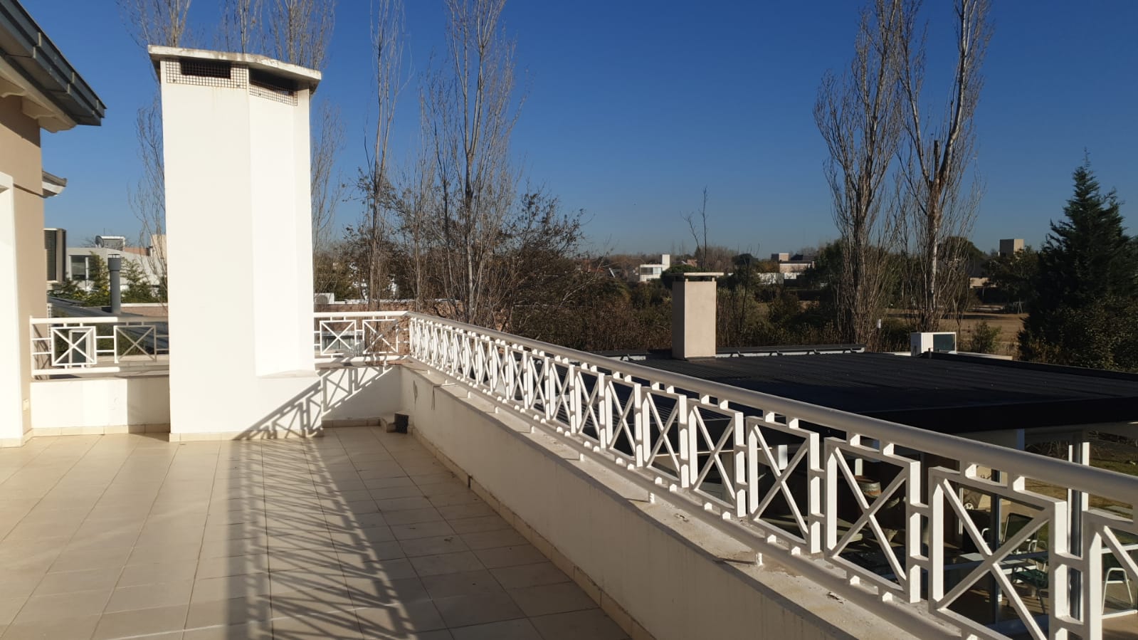 CASA EN VENTA COUNTRY LA SANTINA 4 DORMITORIOS