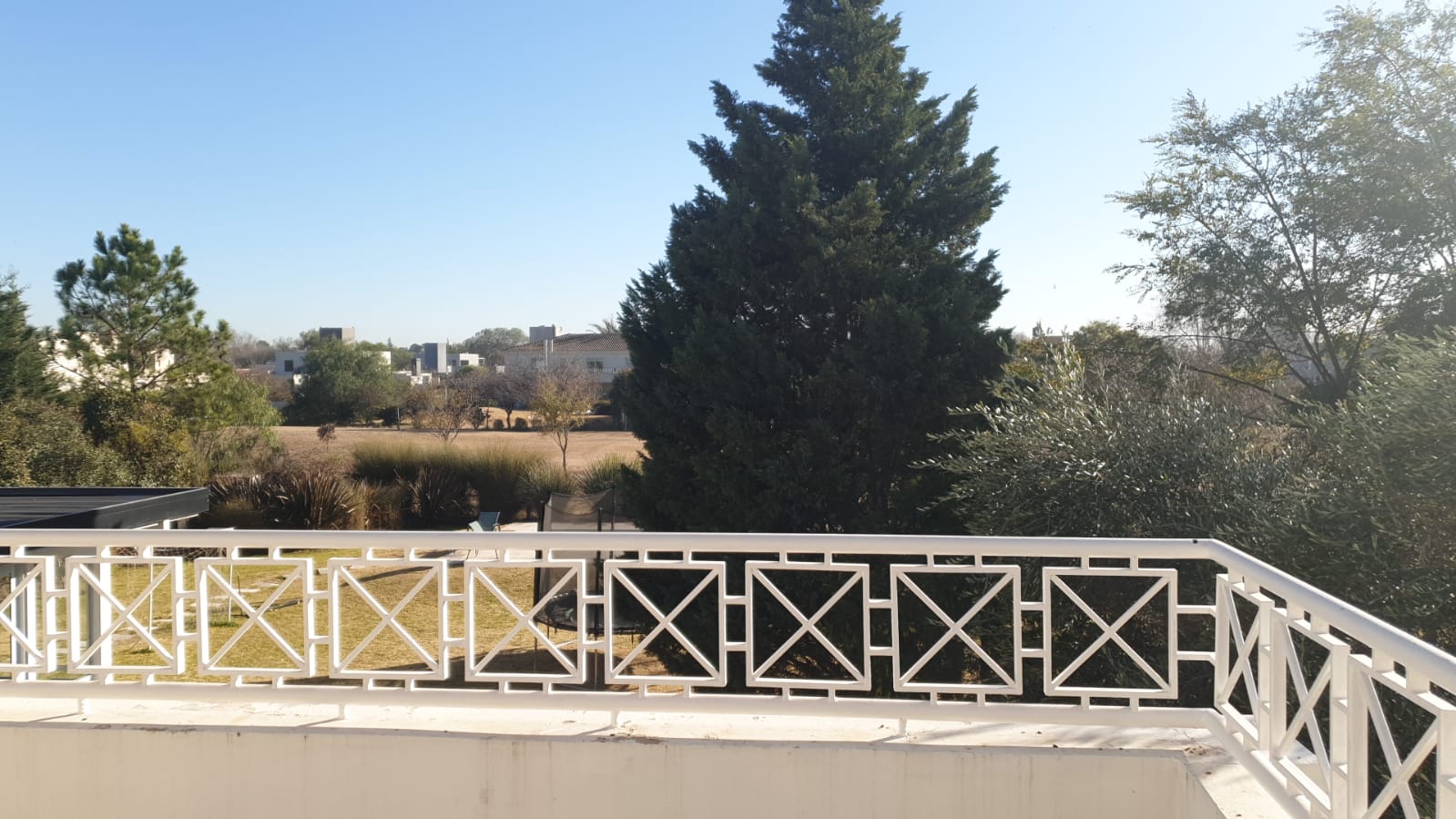 CASA EN VENTA COUNTRY LA SANTINA 4 DORMITORIOS