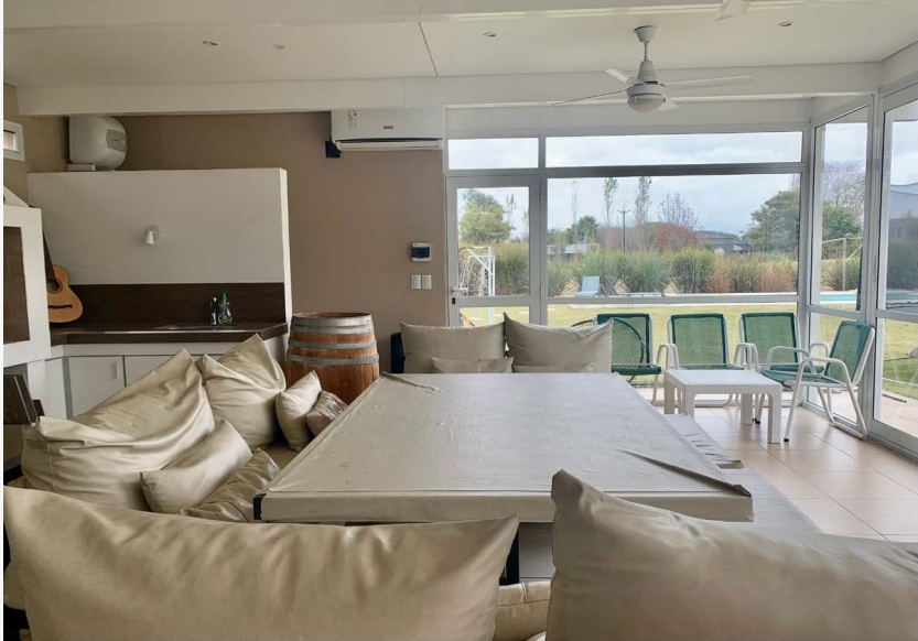 CASA EN VENTA COUNTRY LA SANTINA 4 DORMITORIOS