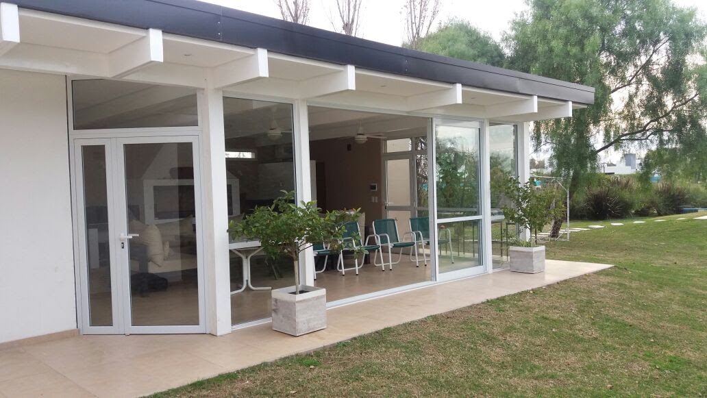 CASA EN VENTA COUNTRY LA SANTINA 4 DORMITORIOS
