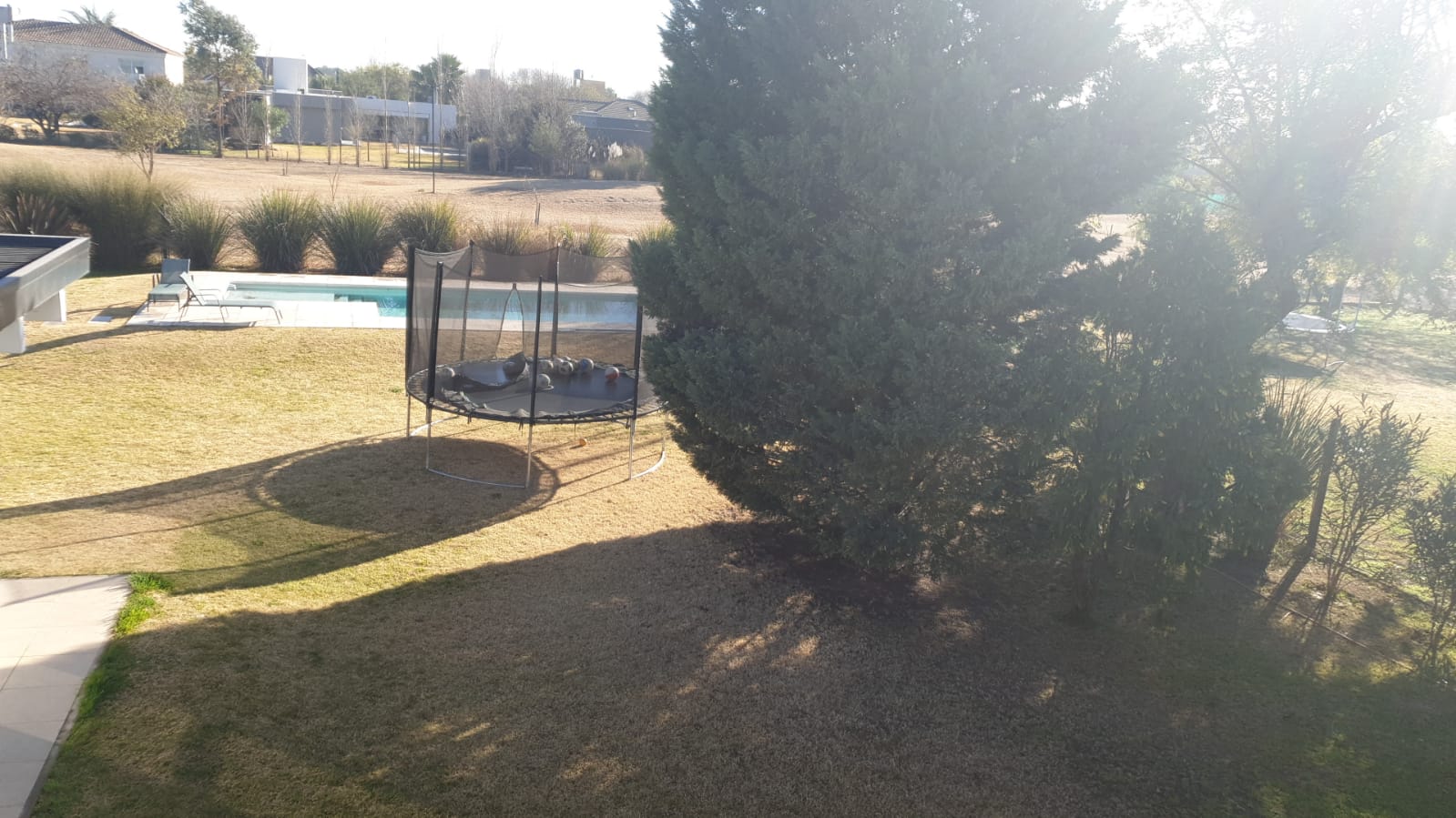 CASA EN VENTA COUNTRY LA SANTINA 4 DORMITORIOS