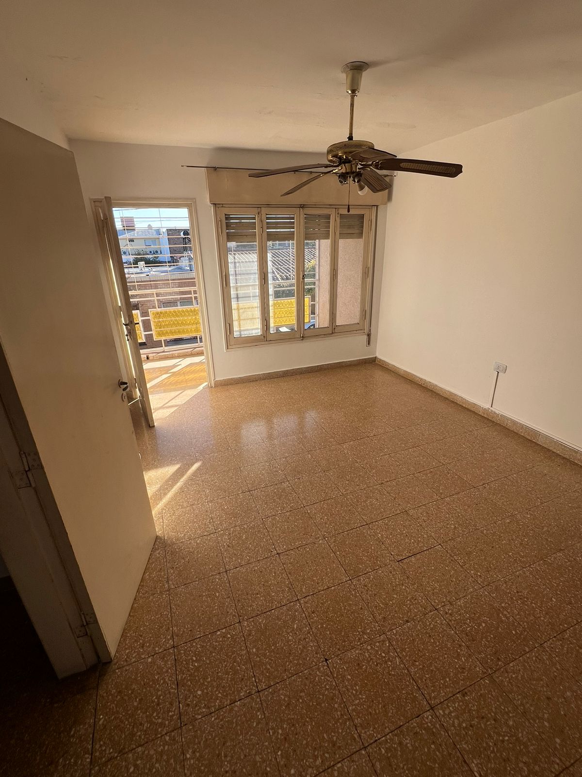 Se vende casa 4 dorm mas monoambiente Apta Credito. Yofre Norte- Cordoba