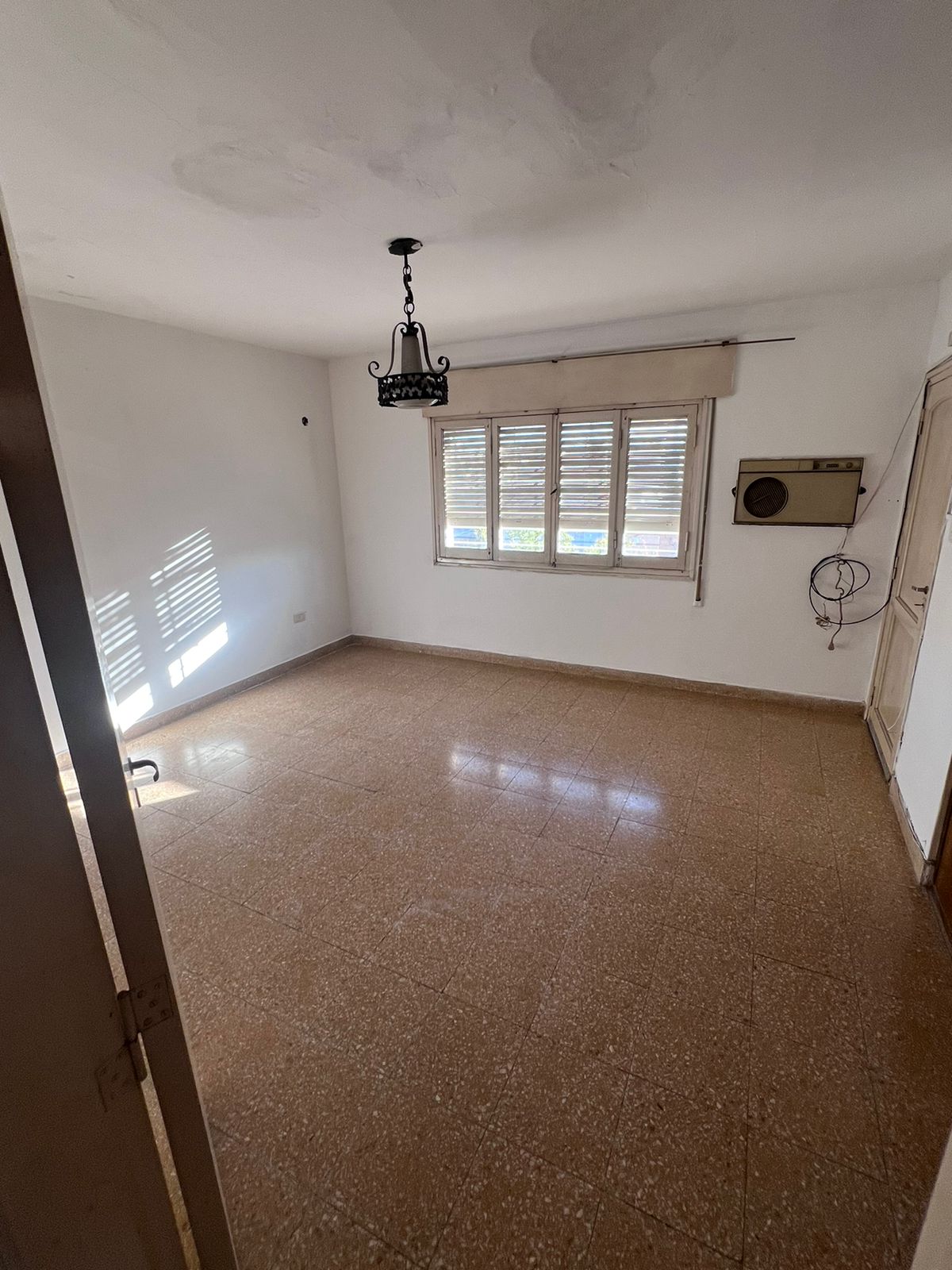 Se vende casa 4 dorm mas monoambiente Apta Credito. Yofre Norte- Cordoba