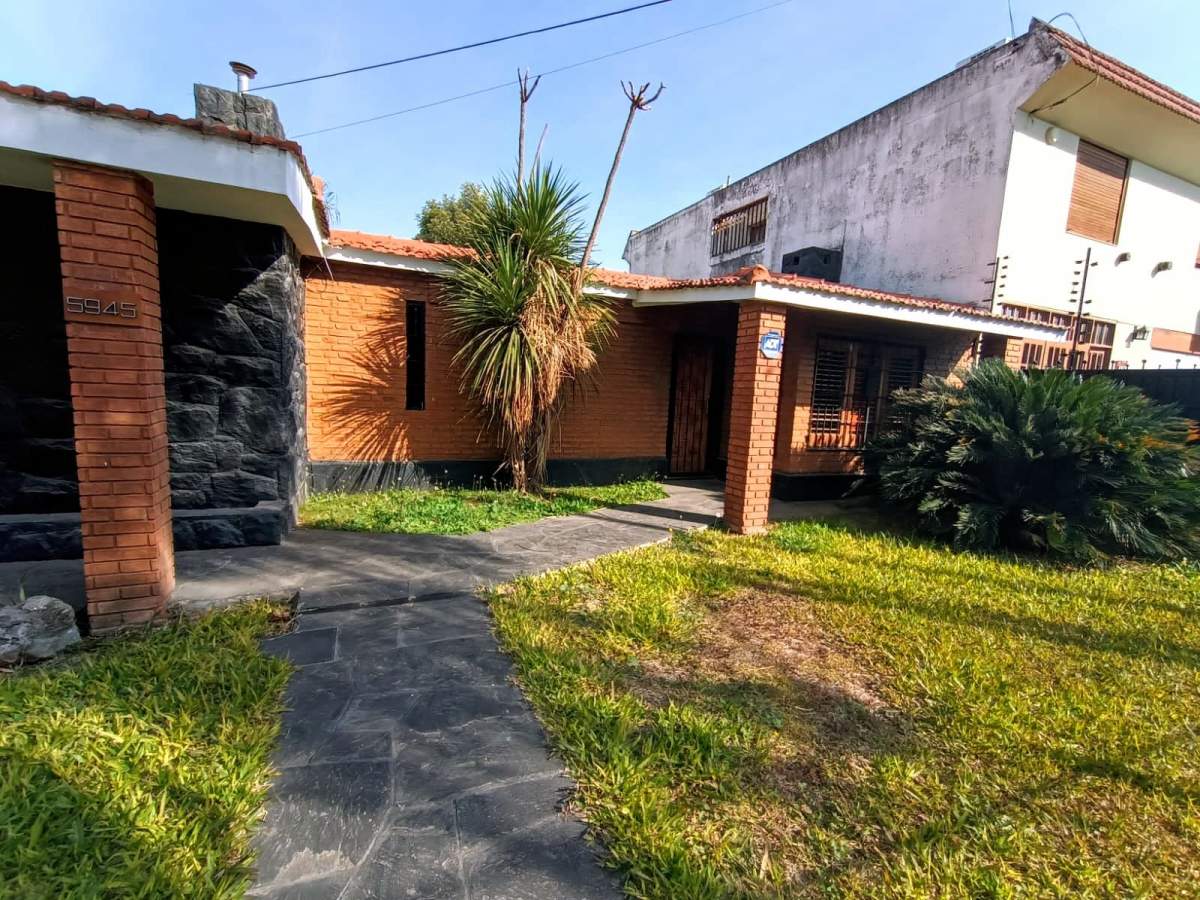 CASA EN VENTA 3 DORMITORIOS GRANJA DE FUNES