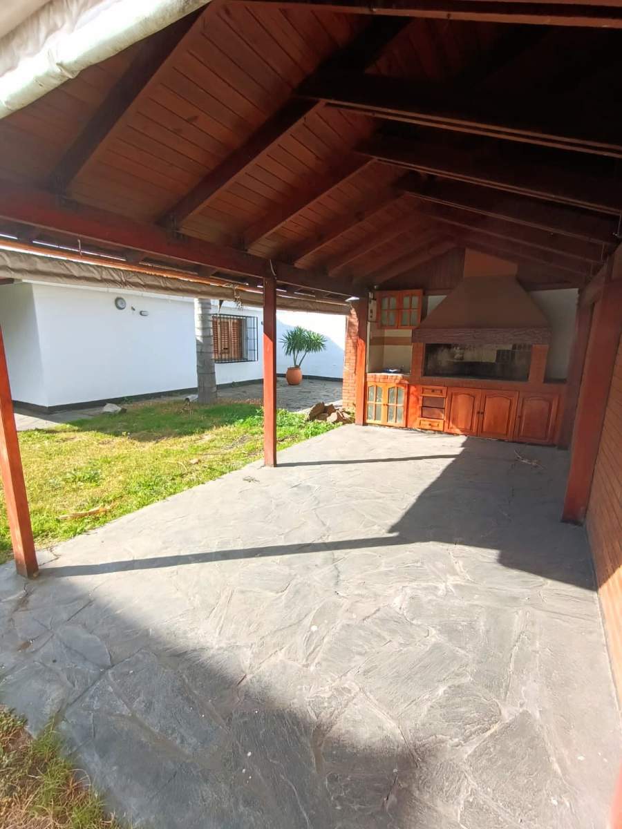 CASA EN VENTA 3 DORMITORIOS GRANJA DE FUNES