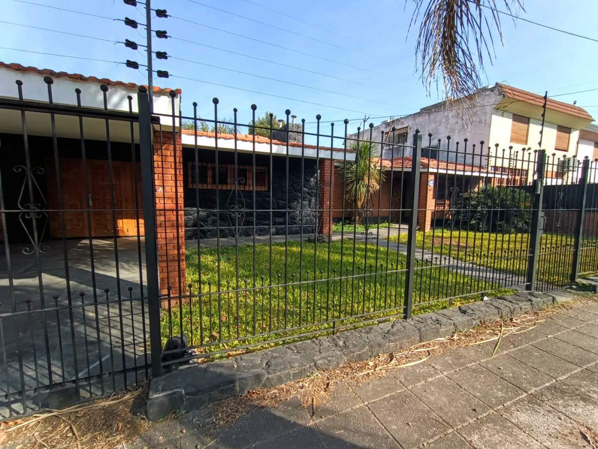 CASA EN VENTA 3 DORMITORIOS GRANJA DE FUNES