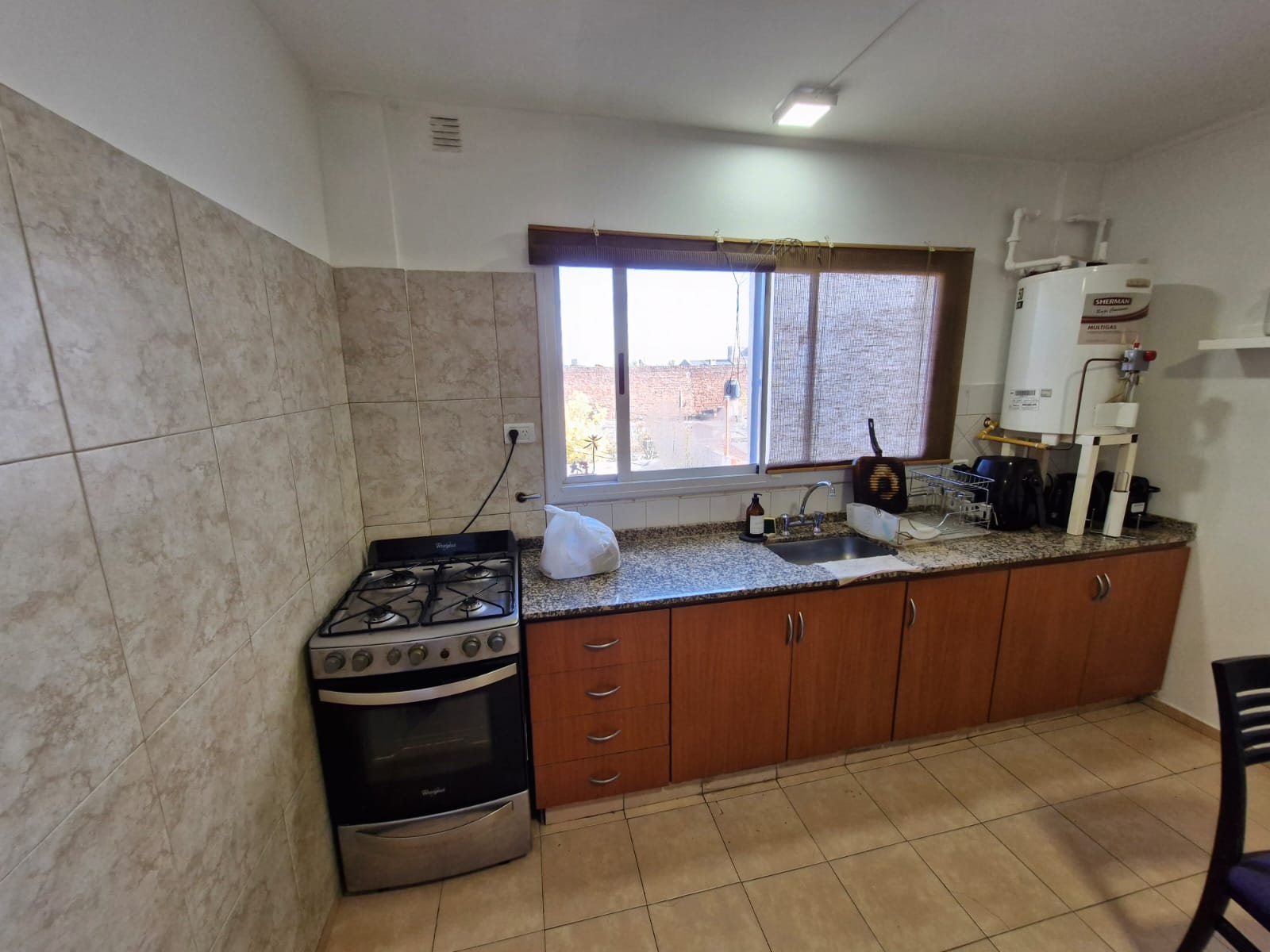 DEPARTAMENTO 2 DORMITORIOS, COCINA, ESTAR, TERRAZA Y COCHERA EN PRIMER PISO, BARRIO GENERAL BUSTOS