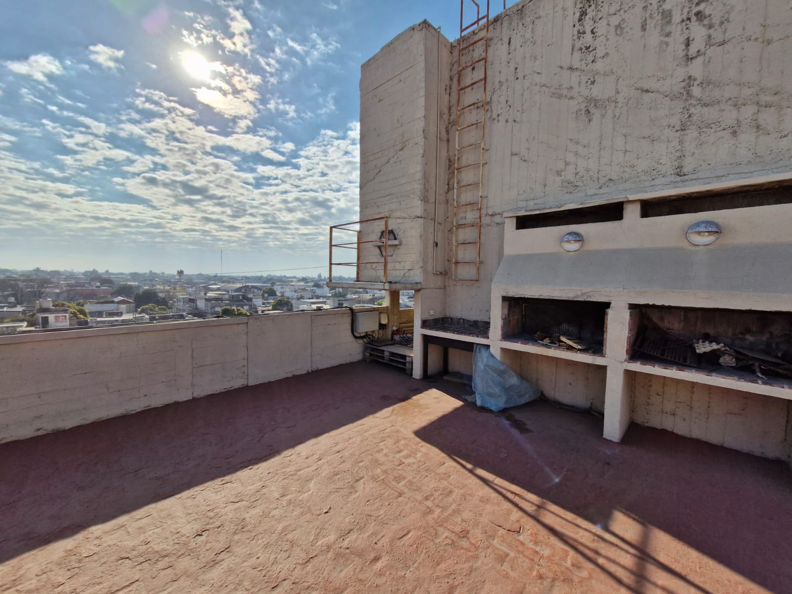 DEPARTAMENTO 2 DORMITORIOS, COCINA, ESTAR, TERRAZA Y COCHERA EN PRIMER PISO, BARRIO GENERAL BUSTOS