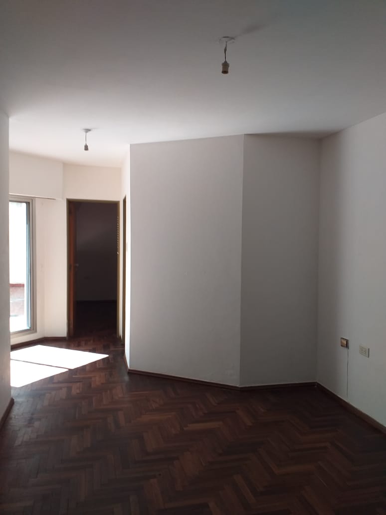 Depto. en alquiler de 1 dormitorio sobre Av. Chacabuco 385 - Con patio