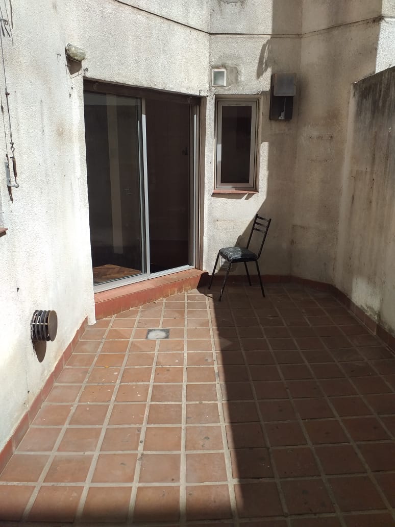 Depto. en alquiler de 1 dormitorio sobre Av. Chacabuco 385 - Con patio