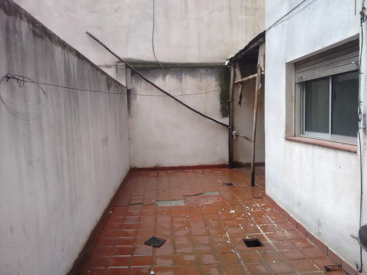 Depto. en alquiler de 1 dormitorio sobre Av. Chacabuco 385 - Con patio