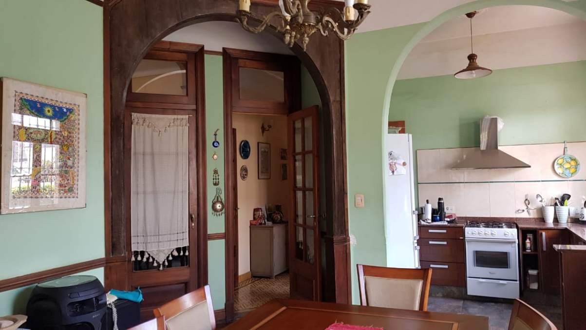 En VENTA excelente Chalet en barrio Colón, conservada con exquisito gusto