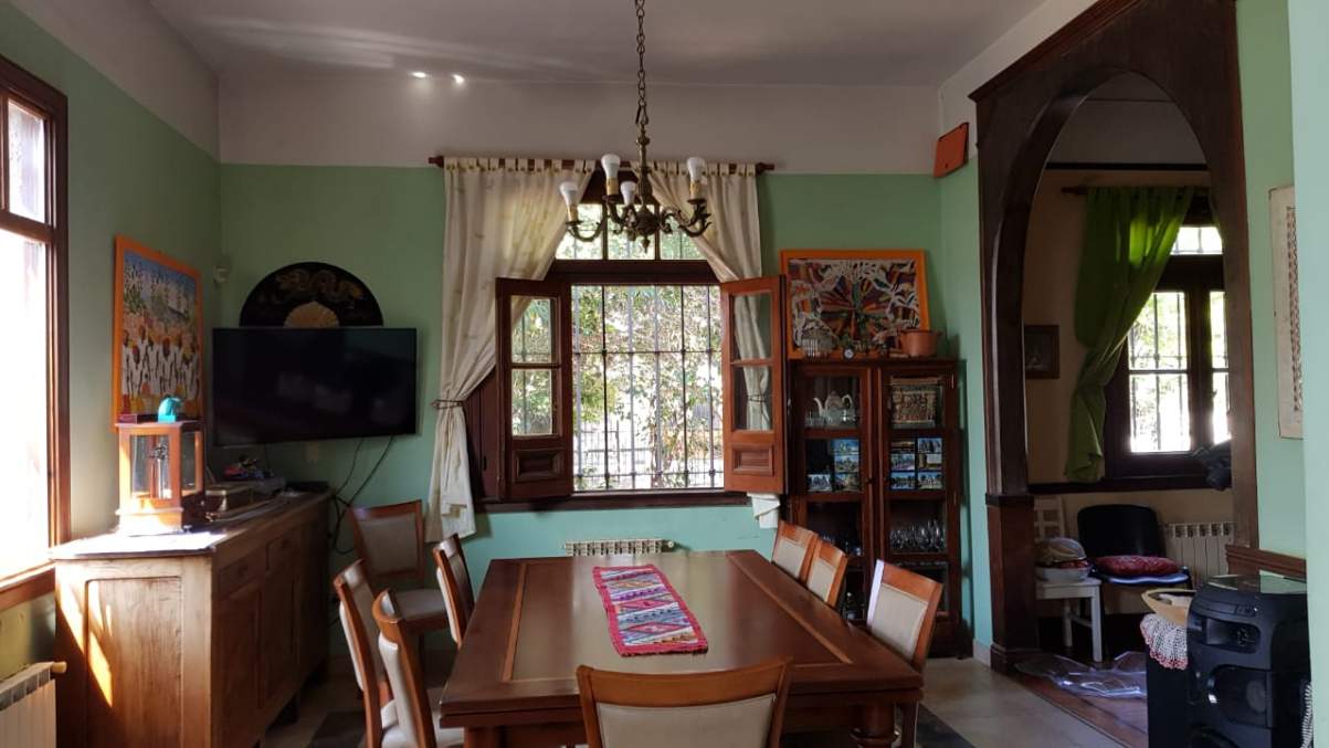 En VENTA excelente Chalet en barrio Colón, conservada con exquisito gusto