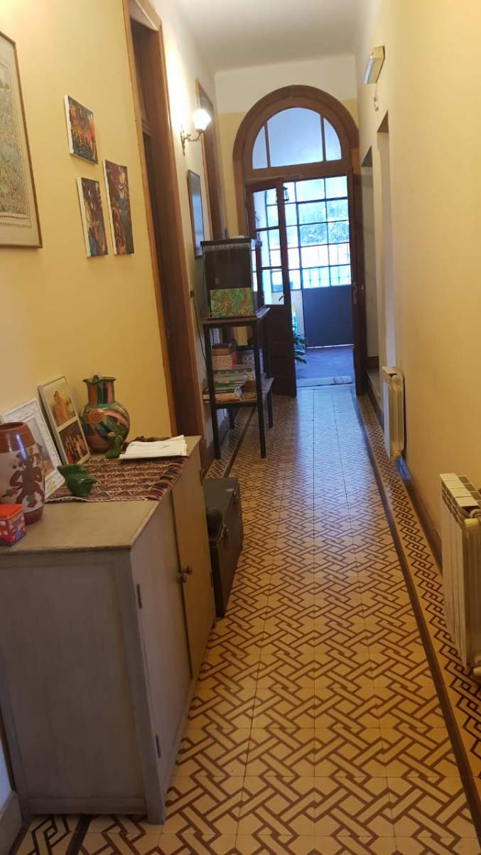 En VENTA excelente Chalet en barrio Colón, conservada con exquisito gusto