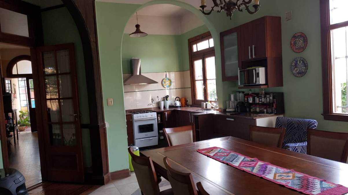 En VENTA excelente Chalet en barrio Colón, conservada con exquisito gusto