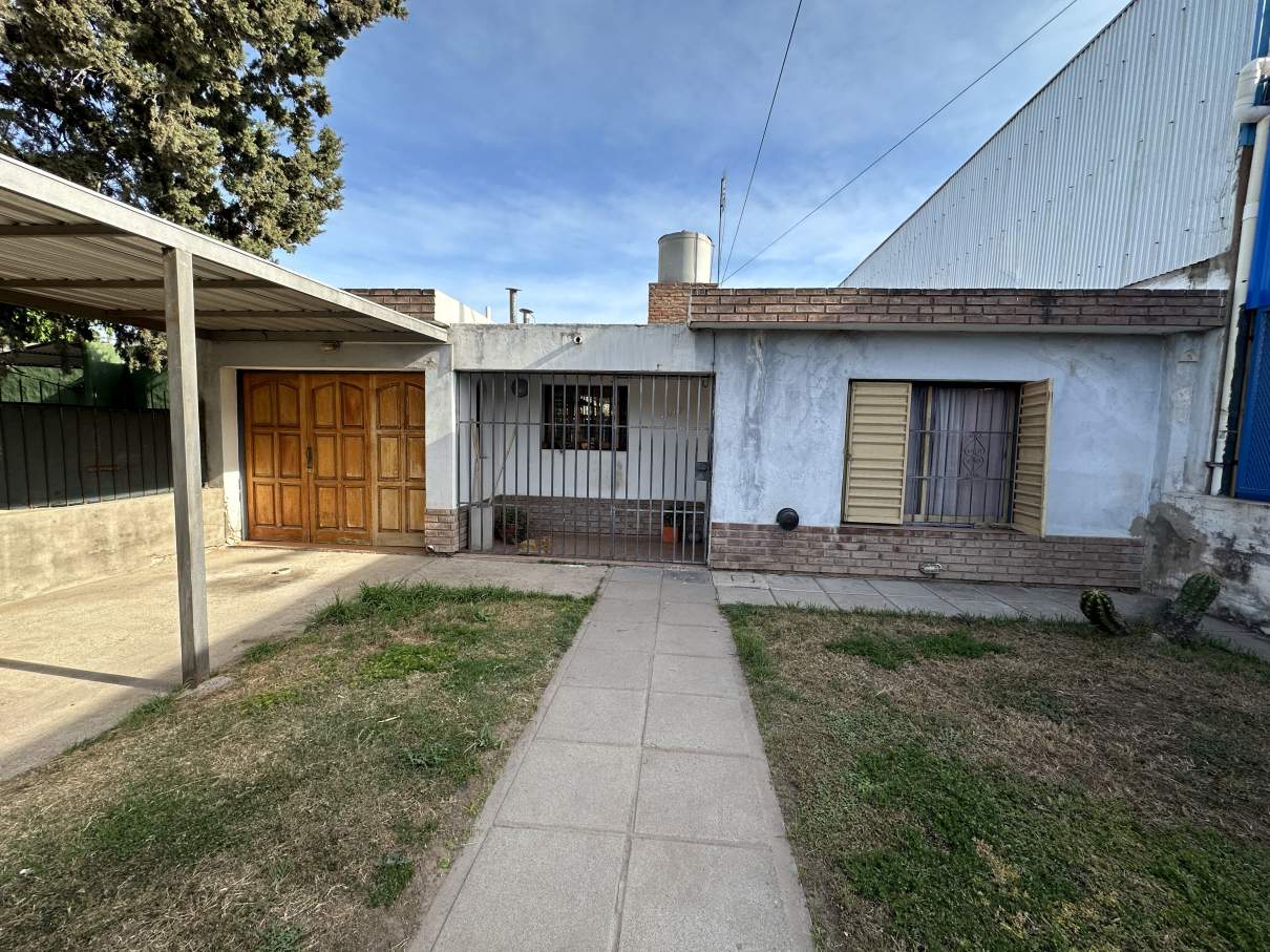 SE VENDE CASA 3 DORMITORIOS -  B Marques de Sobremonte