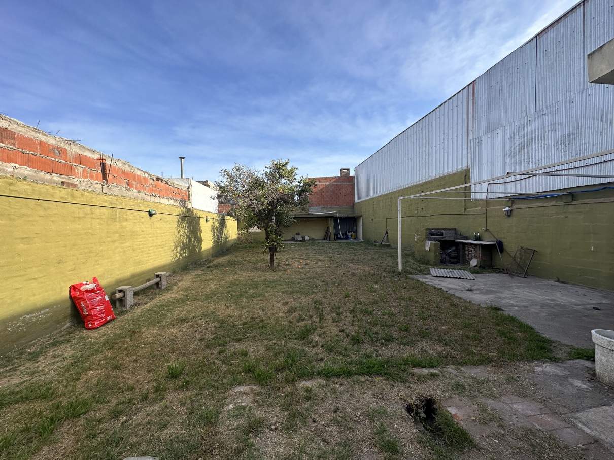 SE VENDE CASA 3 DORMITORIOS -  B Marques de Sobremonte