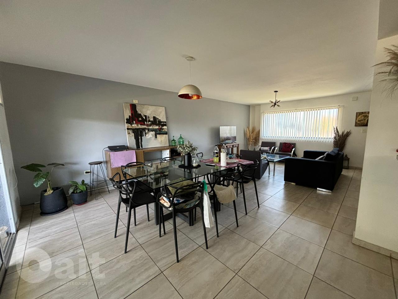 Venta duplex 3 dormitorios con pileta, en Campo de Vuelo II