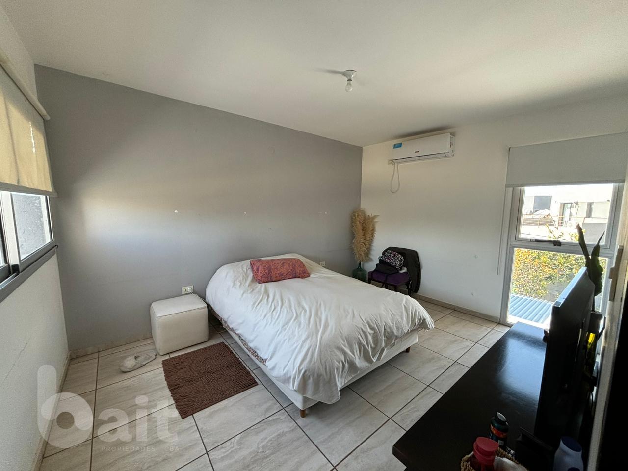 Venta duplex 3 dormitorios con pileta, en Campo de Vuelo II