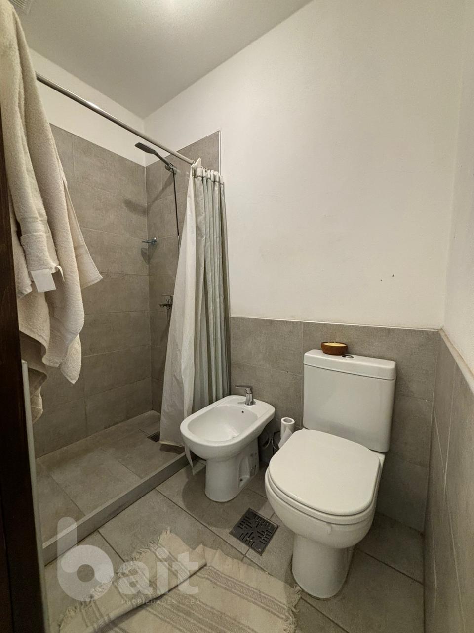 Venta duplex 3 dormitorios con pileta, en Campo de Vuelo II