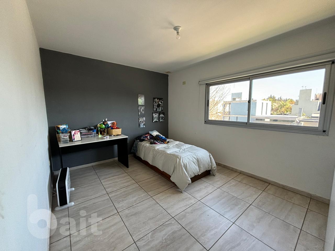 Venta duplex 3 dormitorios con pileta, en Campo de Vuelo II