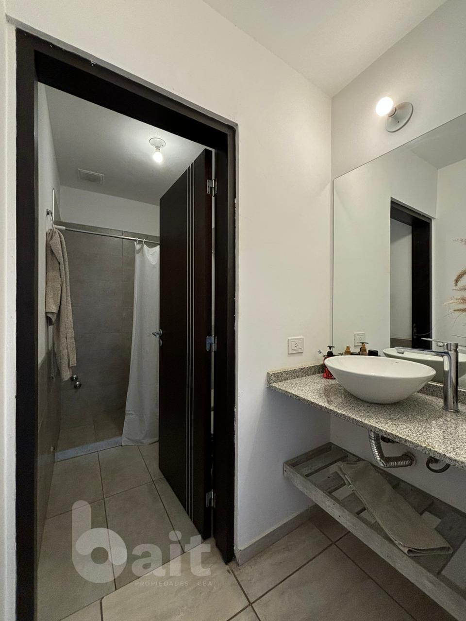 Venta duplex 3 dormitorios con pileta, en Campo de Vuelo II